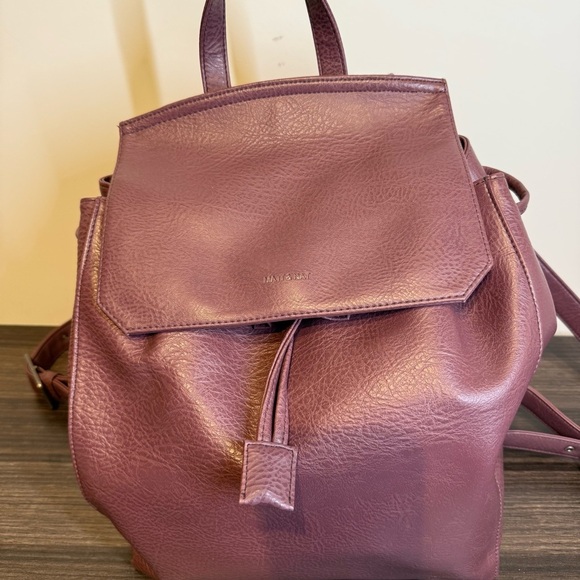 Matt & Nat | Burgundy/Plum vegas leather small Backpack adjustable straps magnet - Picture 2 of 5